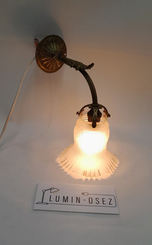 Une ancienne applique bronze - une,